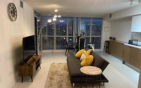 Cozy Open Concept 2Br 2Bath W/Parking -Jays/Cn