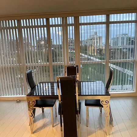 Cozy Open Concept 2Br 2Bath W/Parking -Jays/Cn Apartment Toronto Exterior photo