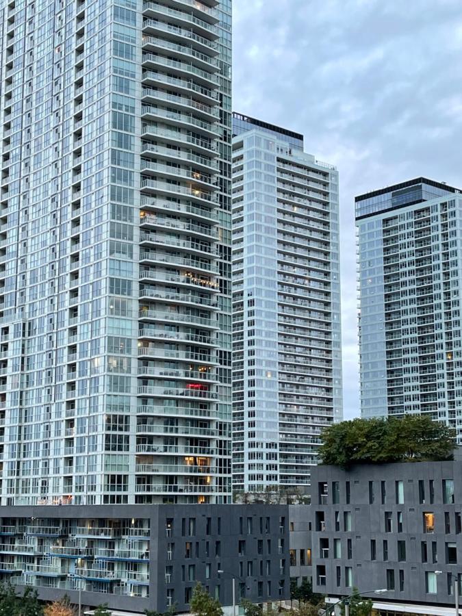 Cozy Open Concept 2Br 2Bath W/Parking -Jays/Cn Apartment Toronto Exterior photo