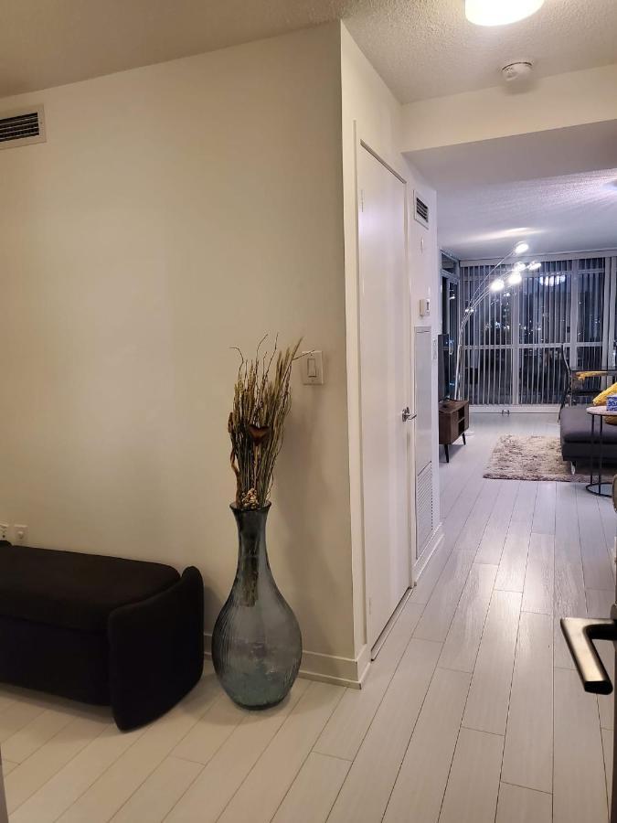 Cozy Open Concept 2Br 2Bath W/Parking -Jays/Cn Apartment Toronto Exterior photo